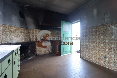 Moradia T3 para Venda em Santa Marinha e São Martinho
