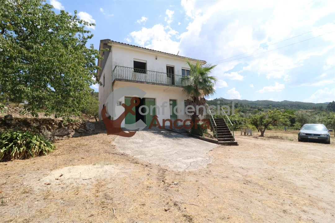 Moradia T3 para Venda em Santa Marinha e São Martinho Foto 24