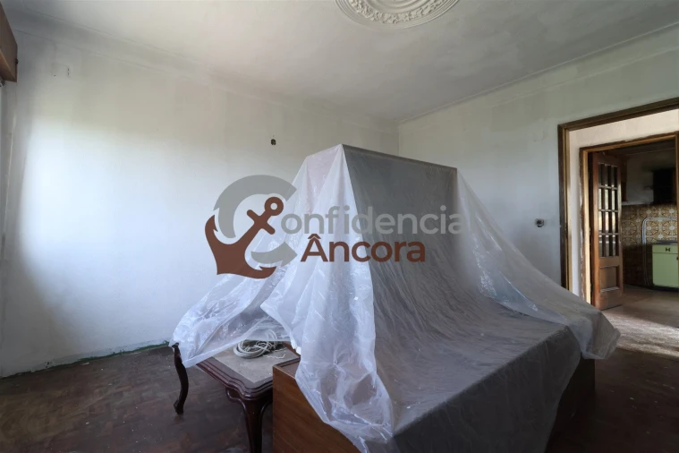 Moradia T3 para Venda em Santa Marinha e São Martinho Foto 9