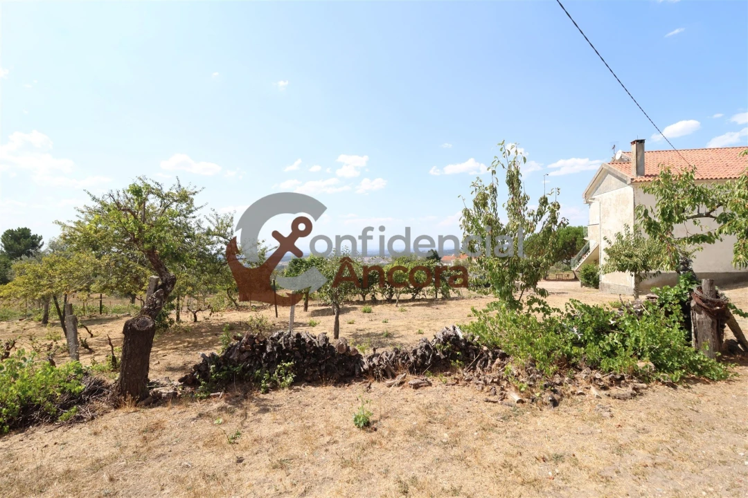 Moradia T3 para Venda em Santa Marinha e São Martinho Foto 46