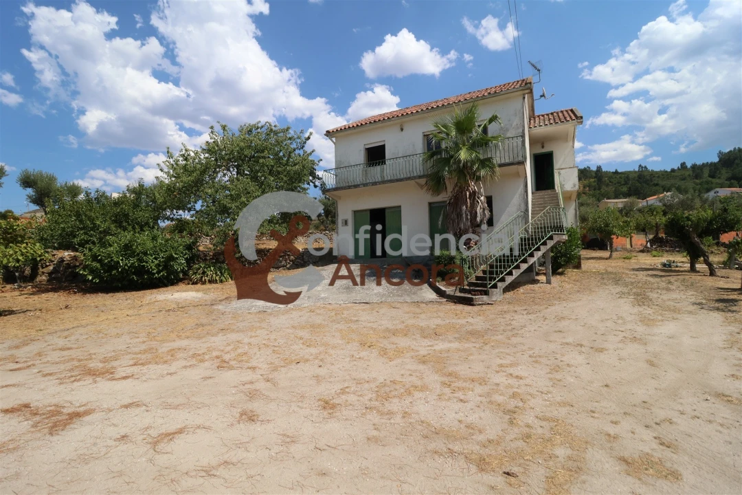 Moradia T3 para Venda em Santa Marinha e São Martinho Foto 29