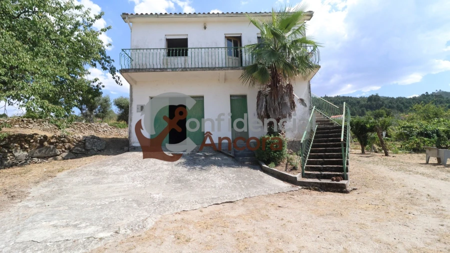 Moradia T3 para Venda em Santa Marinha e São Martinho