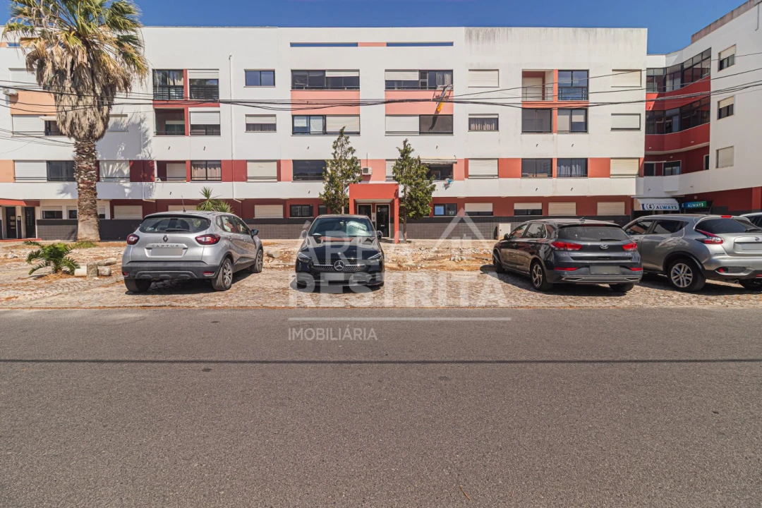 Apartamento T2 para Venda em Charneca de Caparica e Sobreda Foto 1