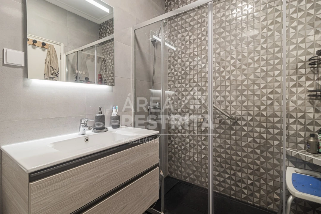 Apartamento T2 para Venda em Charneca de Caparica e Sobreda Foto 11