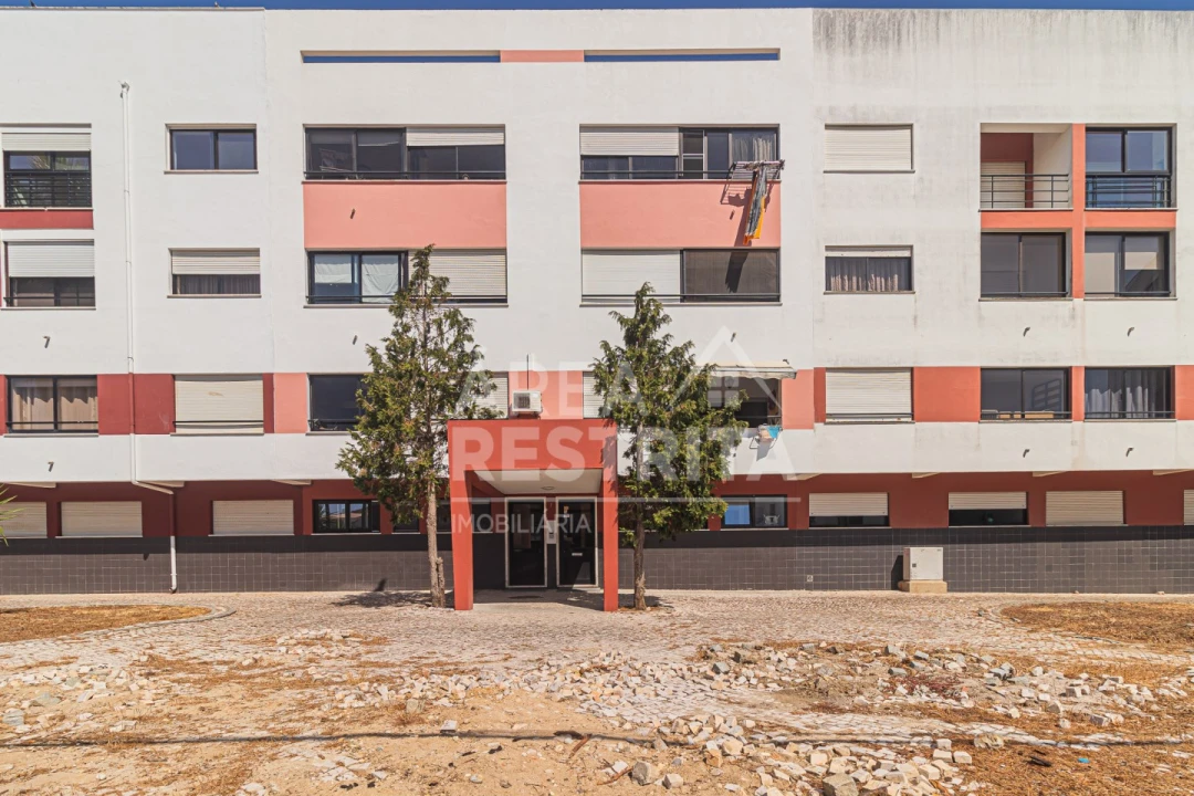 Apartamento T2 para Venda em Charneca de Caparica e Sobreda Foto 32