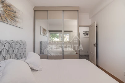 Apartamento T2 para Venda em Charneca de Caparica e Sobreda