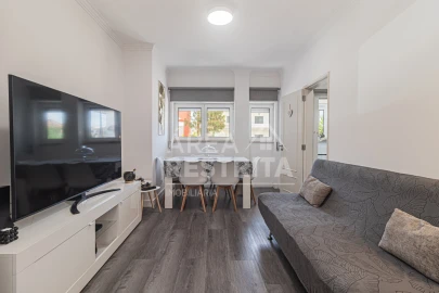 Apartamento T2 para Venda em Charneca de Caparica e Sobreda