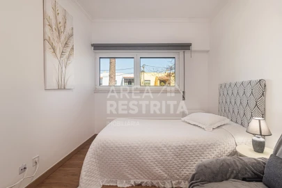 Apartamento T2 para Venda em Charneca de Caparica e Sobreda