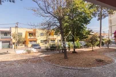 Apartamento T2 para Venda em Charneca de Caparica e Sobreda