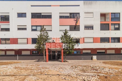 Apartamento T2 para Venda em Charneca de Caparica e Sobreda