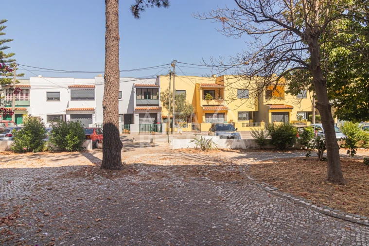 Apartamento T2 para Venda em Charneca de Caparica e Sobreda Foto 30