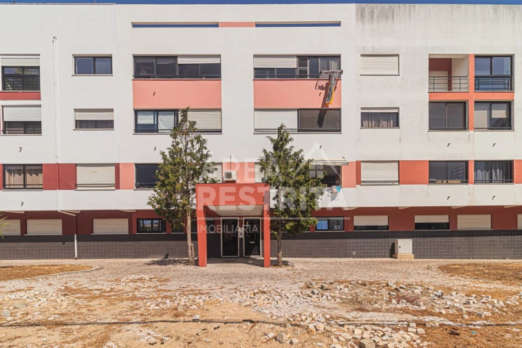 Apartamento T2 para Venda em Charneca de Caparica e Sobreda Foto 32