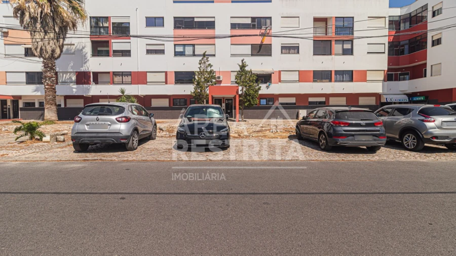 Apartamento T2 para Venda em Charneca de Caparica e Sobreda
