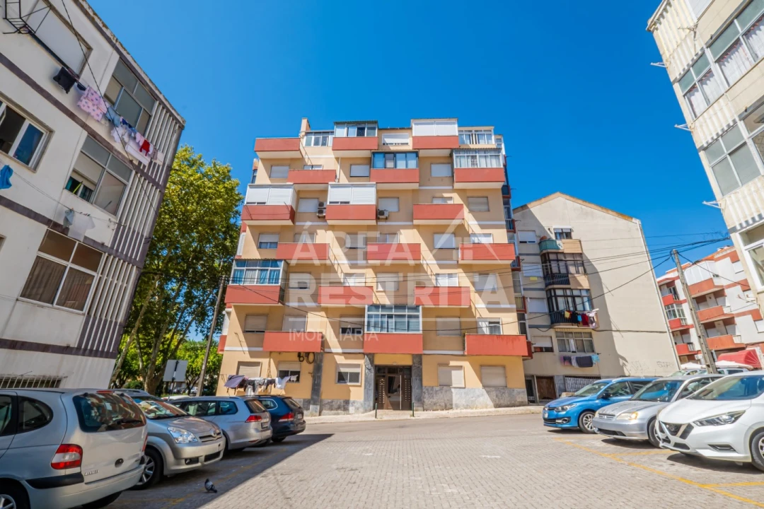 Apartamento T2 para Venda em Amora Foto 1