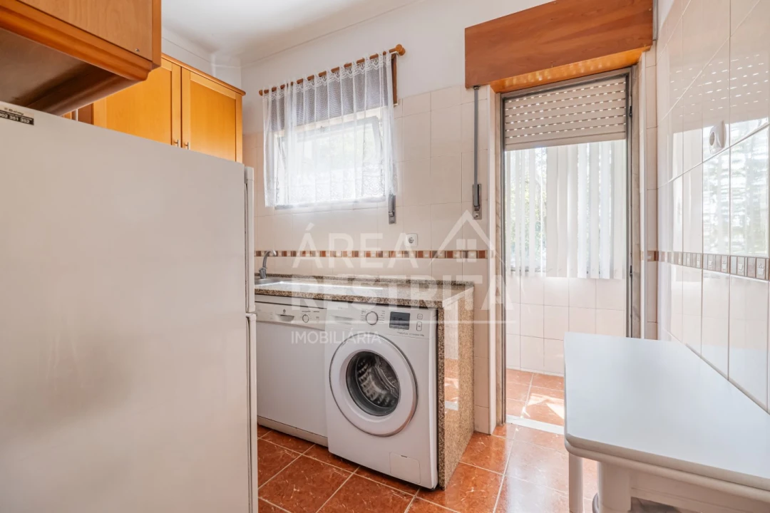 Apartamento T2 para Venda em Amora Foto 3