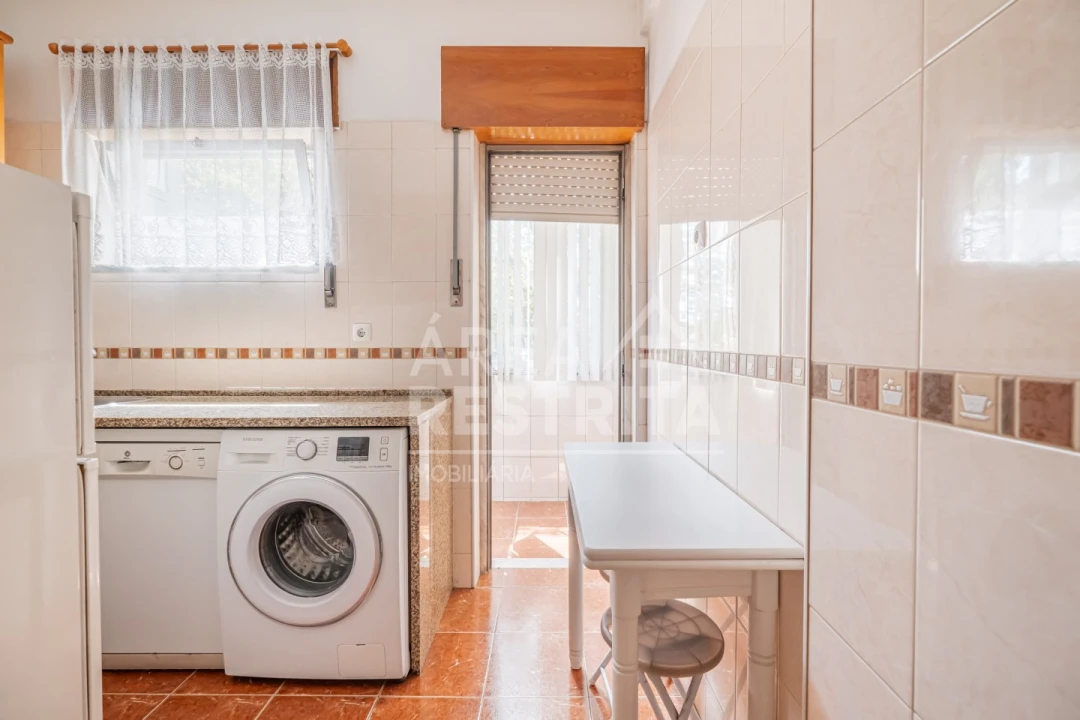 Apartamento T2 para Venda em Amora Foto 8