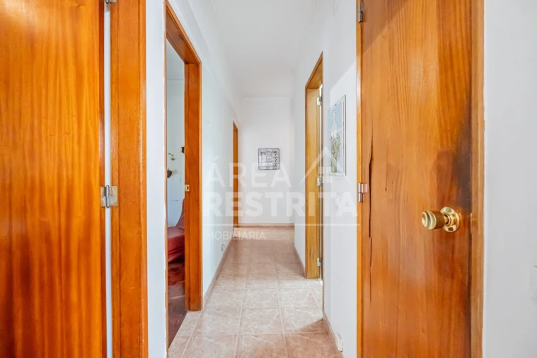 Apartamento T2 para Venda em Amora Foto 12