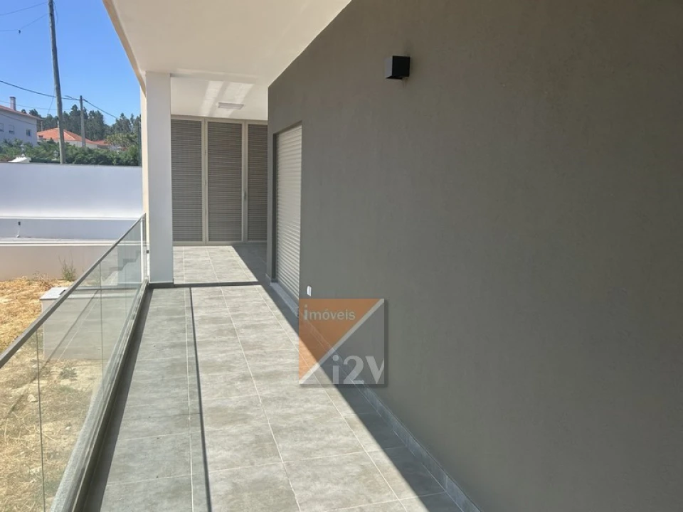 Apartamento T3 para Venda em Parceiros e Azoia Foto 9