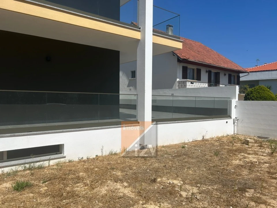 Apartamento T3 para Venda em Parceiros e Azoia Foto 11