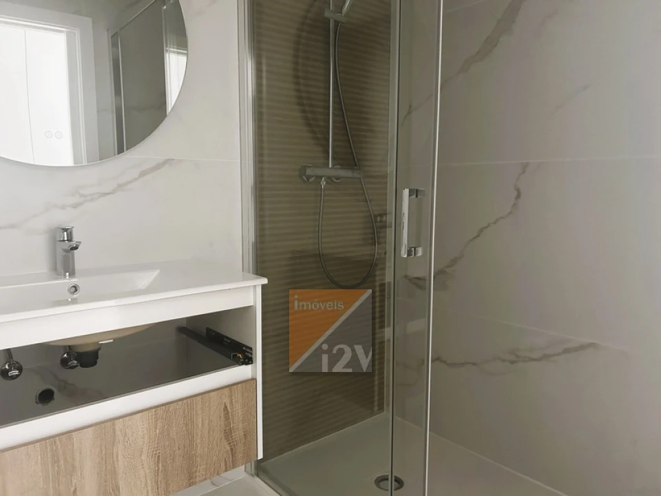 Apartamento T3 para Venda em Parceiros e Azoia Foto 26