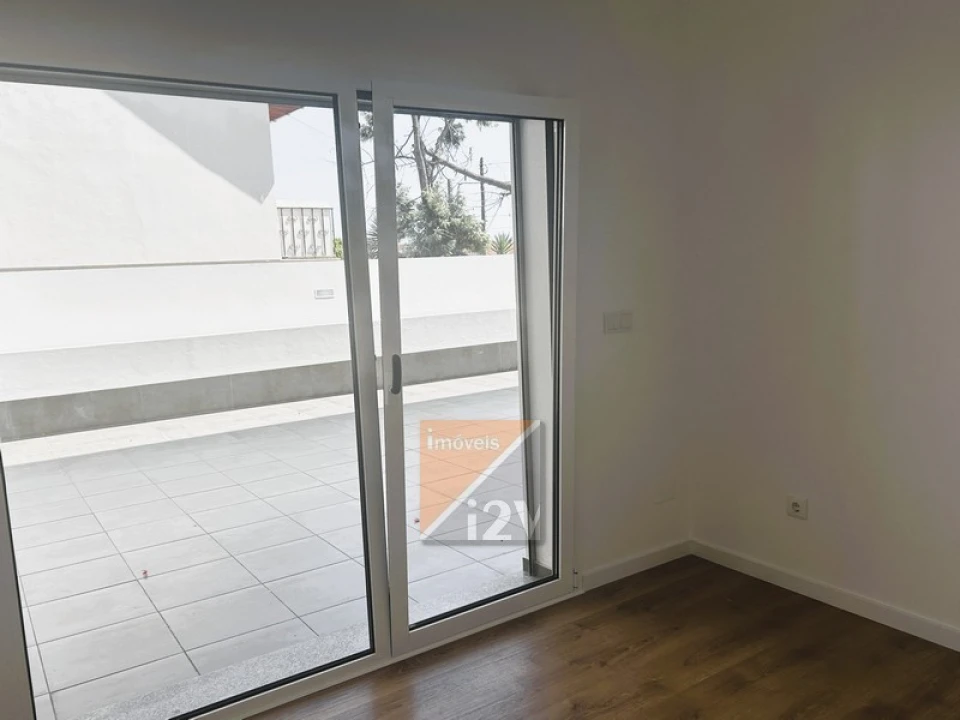 Apartamento T3 para Venda em Parceiros e Azoia Foto 28