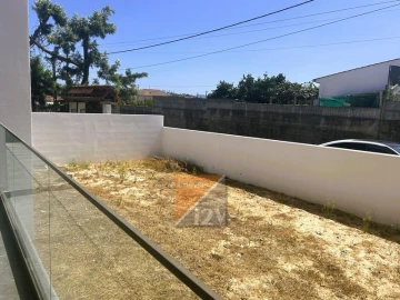 Apartamento T3 para Venda em Parceiros e Azoia