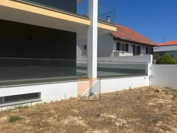 Apartamento T3 para Venda em Parceiros e Azoia