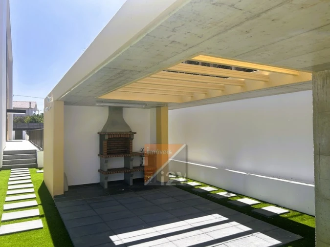Apartamento T3 para Venda em Parceiros e Azoia Foto 12