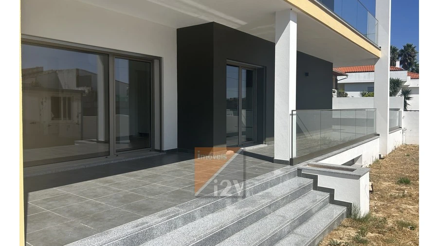 Apartamento T3 para Venda em Parceiros e Azoia