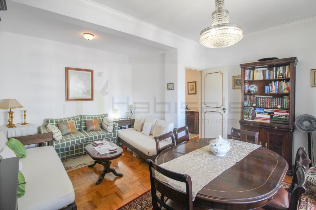 Apartamento T2 para Venda em Póvoa de Santo Adrião e Olival Basto Foto 1