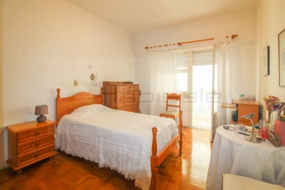 Apartamento T2 para Venda em Póvoa de Santo Adrião e Olival Basto