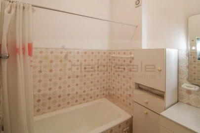 Apartamento T2 para Venda em Póvoa de Santo Adrião e Olival Basto