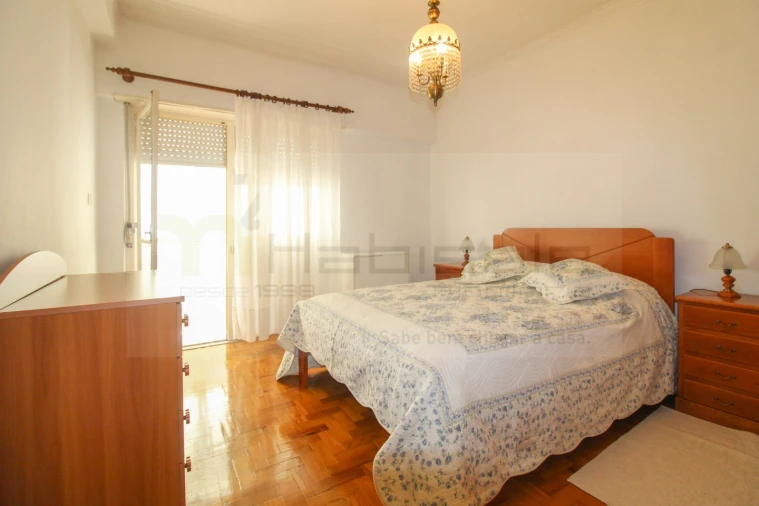 Apartamento T2 para Venda em Póvoa de Santo Adrião e Olival Basto Foto 9