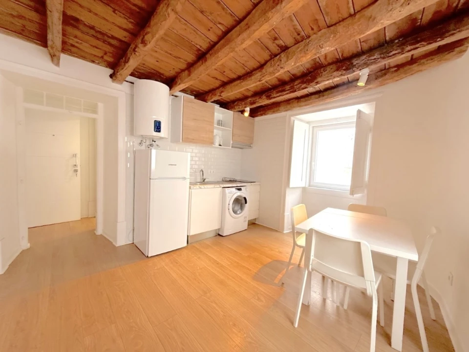 Apartamento T1 para Arrendamento em Santa Maria, São Pedro e Matacães Foto 1