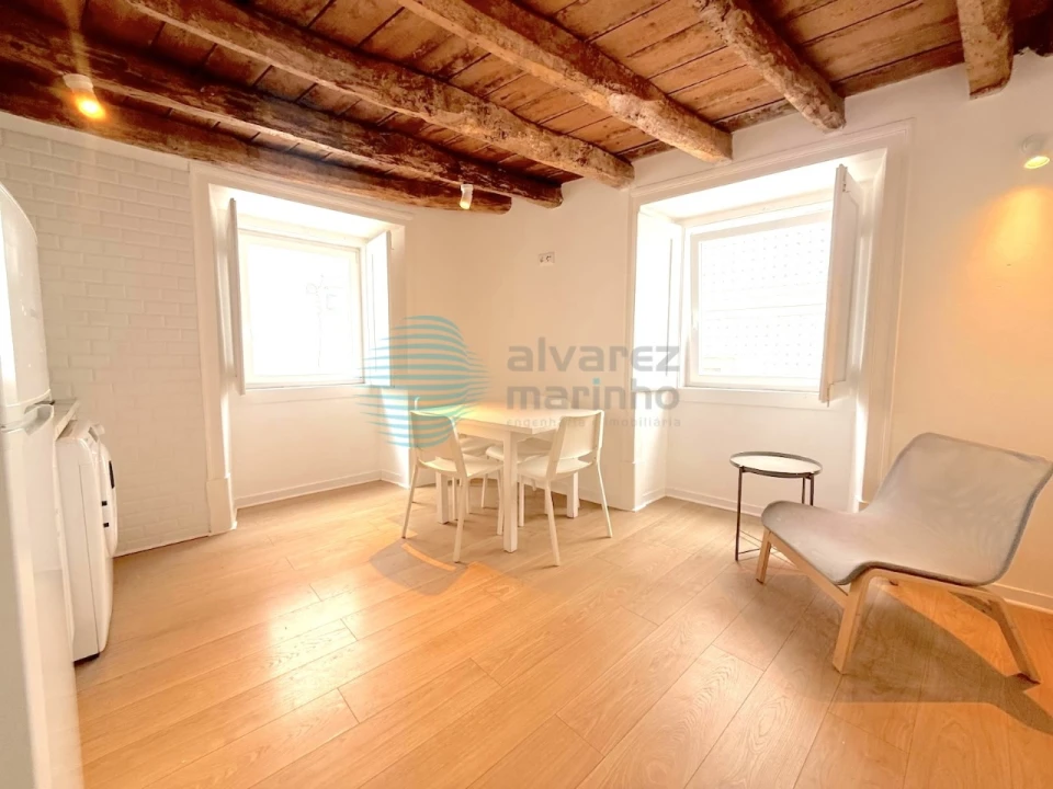 Apartamento T1 para Arrendamento em Santa Maria, São Pedro e Matacães Foto 3