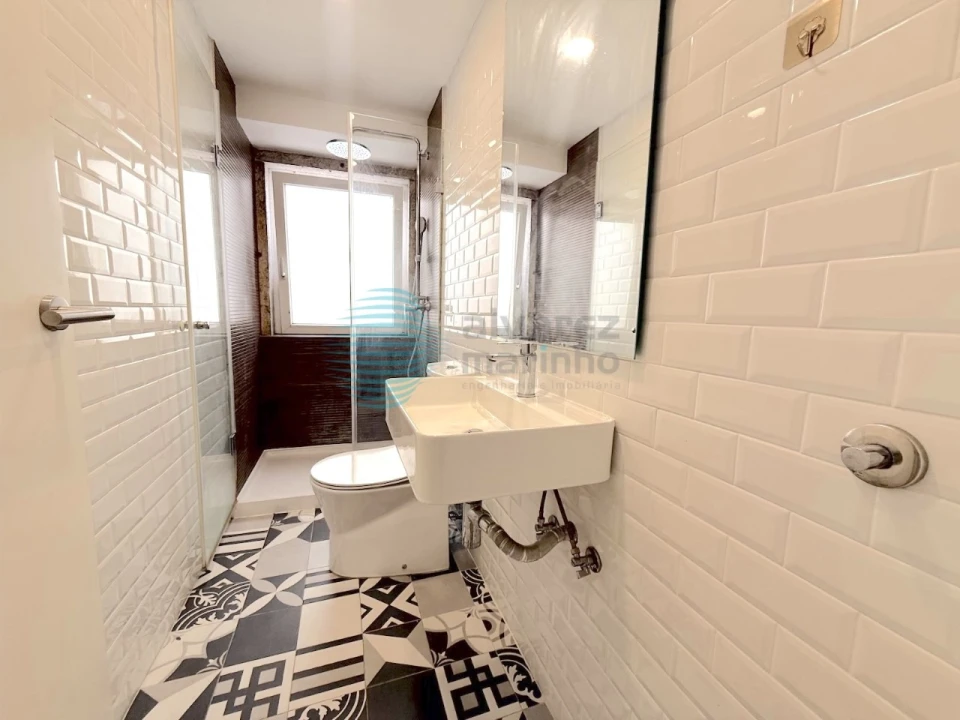 Apartamento T1 para Arrendamento em Santa Maria, São Pedro e Matacães Foto 10