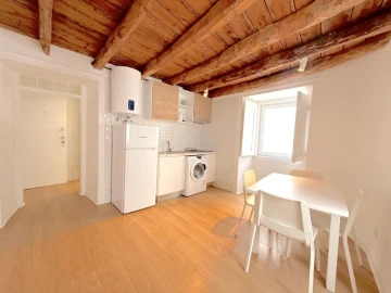 Apartamento T1 para Arrendamento em Santa Maria, São Pedro e Matacães