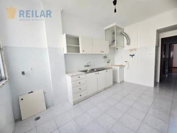 Apartamento T1 para Arrendamento em Santa Iria de Azoia, São João da Talha e Bobadela