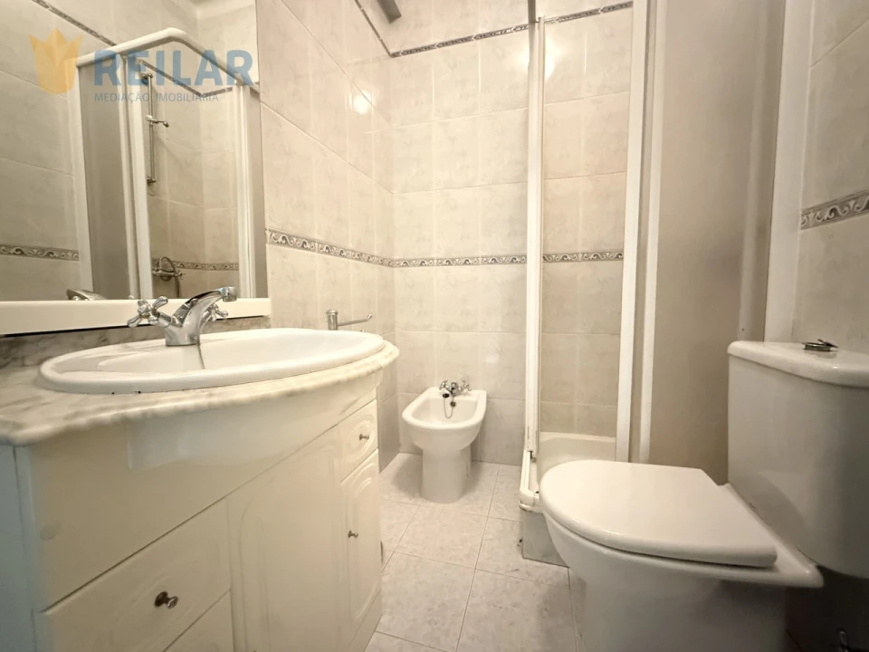 Apartamento T3 para Venda em Agualva e Mira-Sintra Foto 25