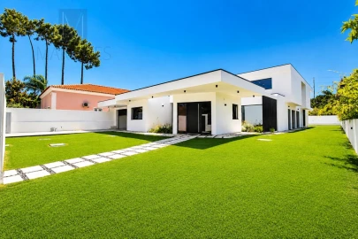 Moradia T4 para Venda em Corroios