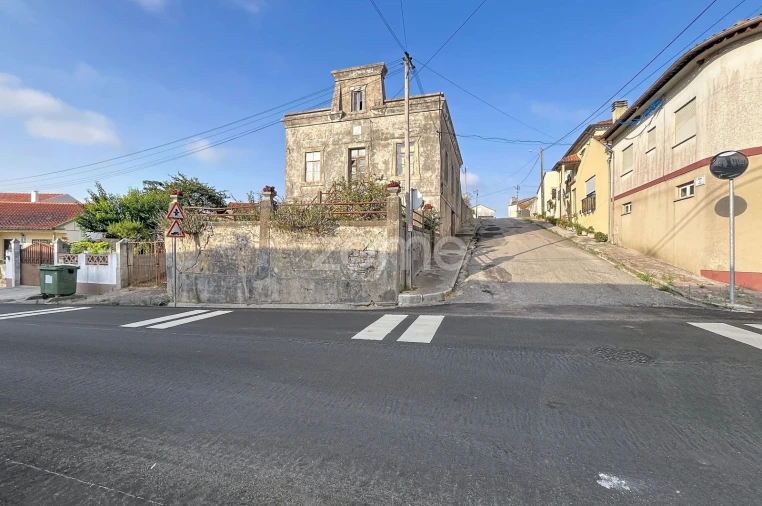 Moradia T4 para Venda em Abrunheira, Verride e Vila Nova da Barca Foto 2