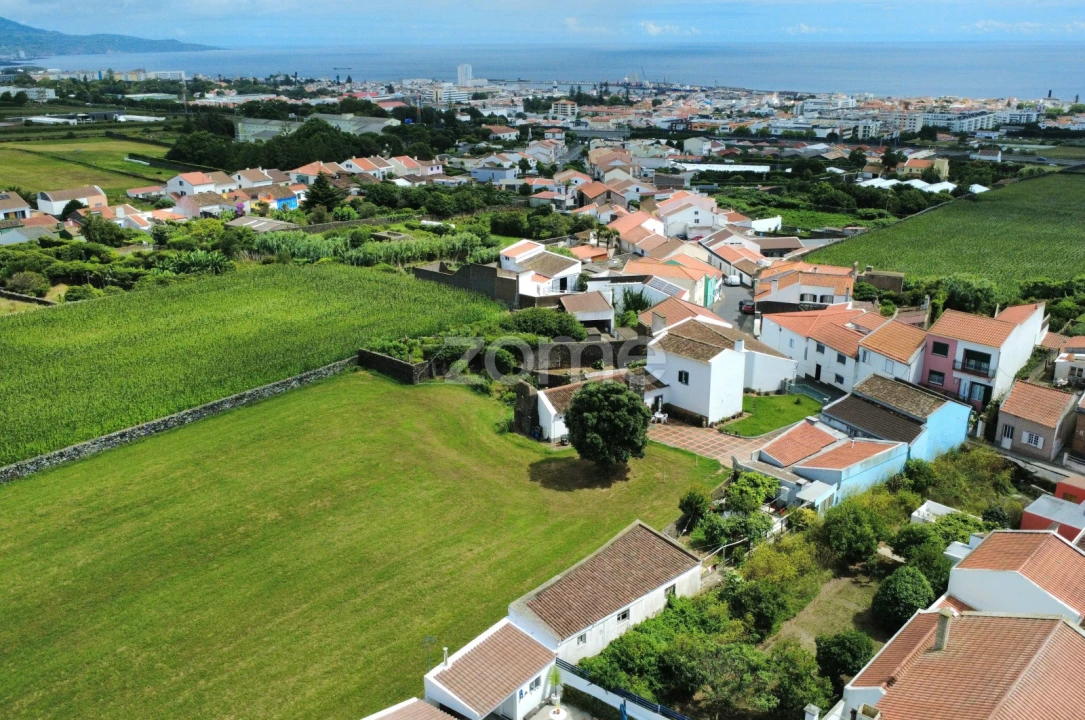 Moradia T3 para Venda em Arrifes Foto 19