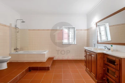 Moradia T5 para Venda em Nadadouro