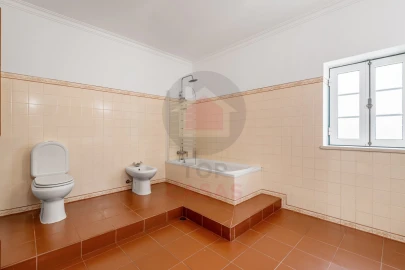 Moradia T5 para Venda em Nadadouro