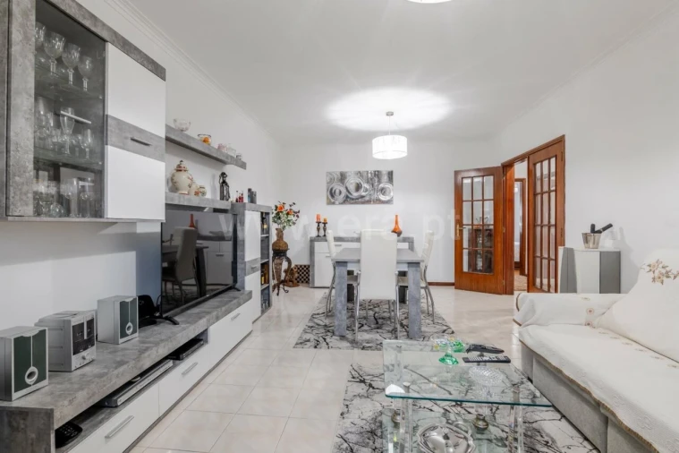 Apartamento T2 para Venda em Vilar de Andorinho Foto 2
