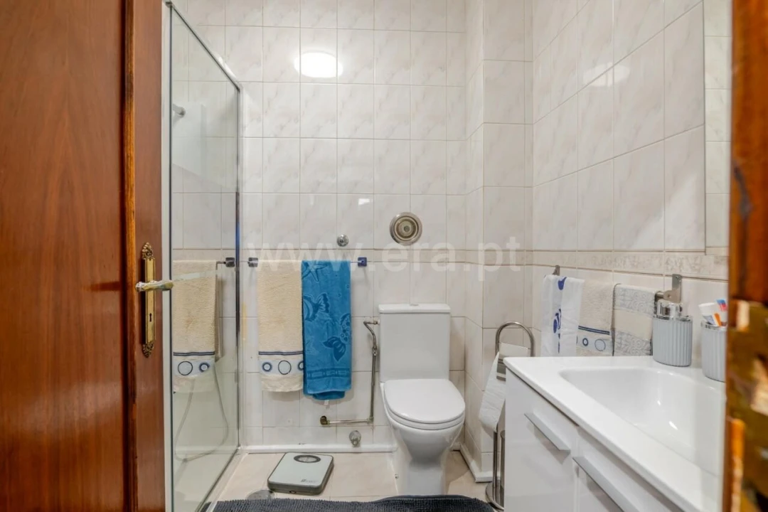 Apartamento T2 para Venda em Vilar de Andorinho Foto 9