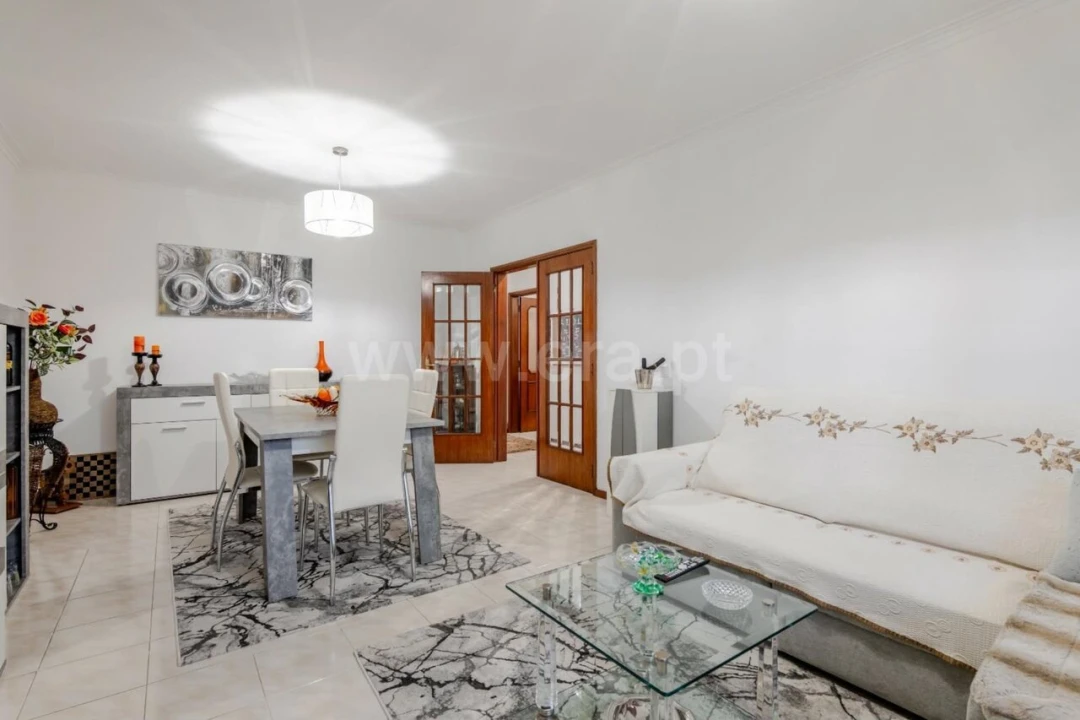 Apartamento T2 para Venda em Vilar de Andorinho Foto 3