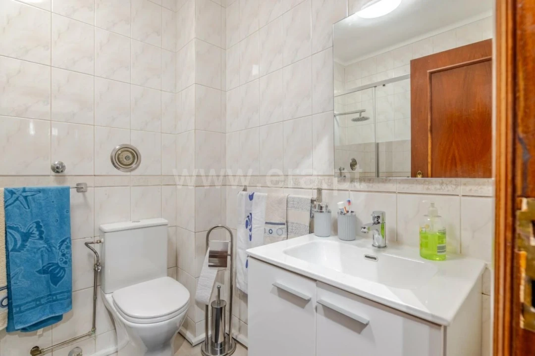 Apartamento T2 para Venda em Vilar de Andorinho Foto 10