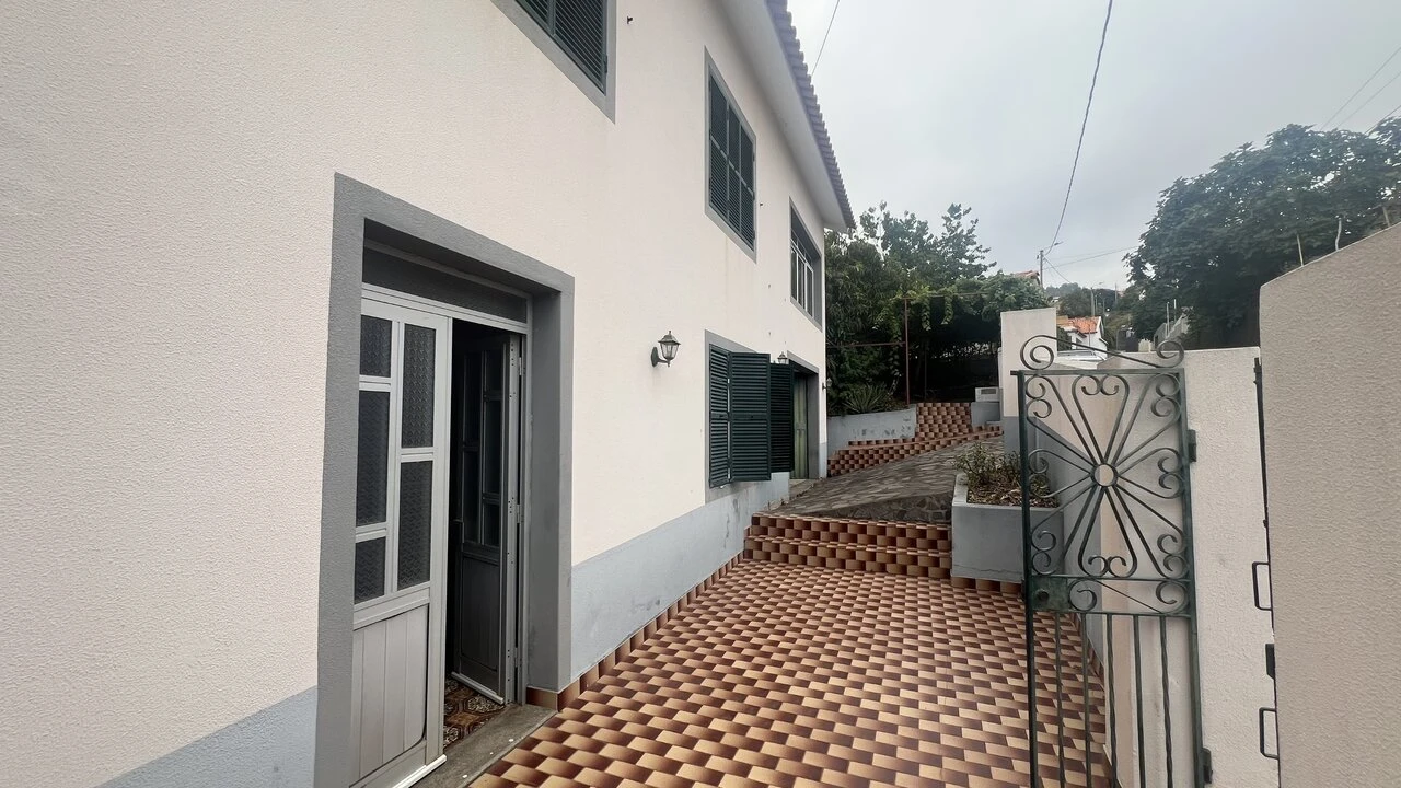 Moradia T4 para Venda em Calheta Foto 4