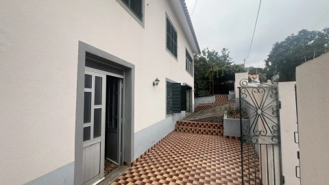 Moradia T4 para Venda em Calheta